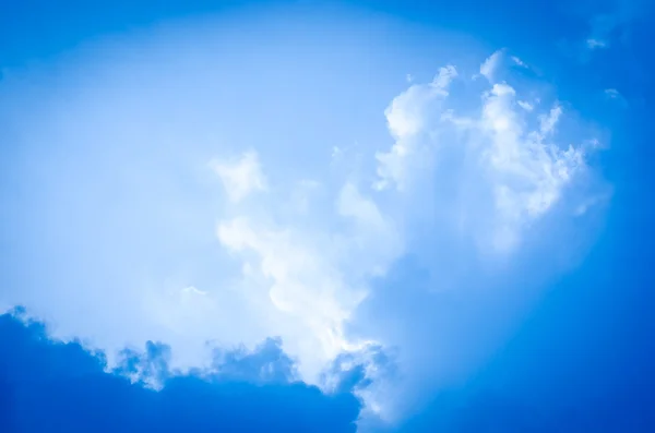 Mavi gökyüzü ve bulutlar soyut resim