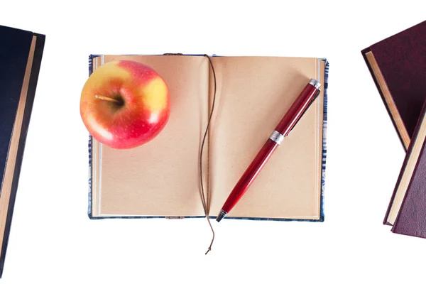 Defter kalem ve elma ile