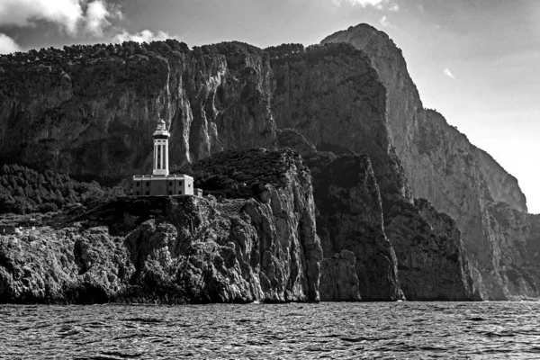 Capri Kayalıkları 'ndaki Deniz Feneri
