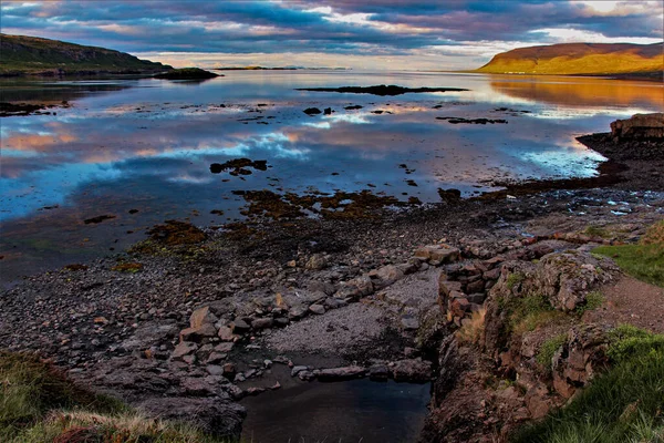 İzlanda 'dan Westfjords' un Bitmeyen Yaz Güneşi