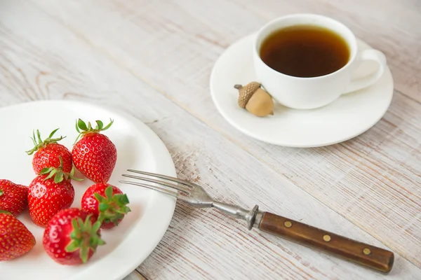 stock image Ripe strawberry fruits on a white plate