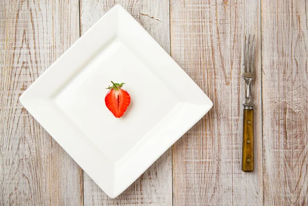 Ripe strawberry fruit on a white plate — Stock Photo, Image