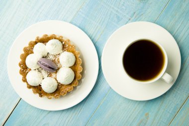 Kek krem ve masada Kupası