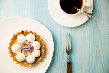 Kek krem ve masada Kupası