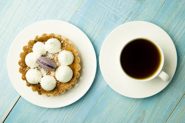 Kek krem ve masada Kupası