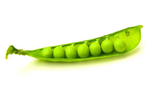 Pea pod och pea frön på vit platta — Stockfoto