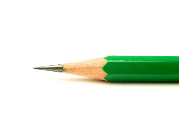 Один зеленый карандаш поверх белого — стоковое фото