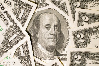 Banknot 100, 2 ve bize 1 dolar