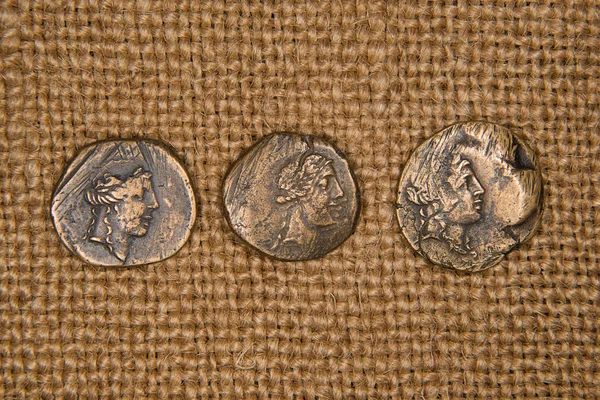 古钱币的旧布皇帝画像 免版税图库图片