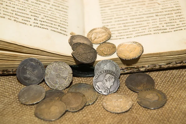 Ancient French silver coins with portraits of kings on the old c — Stock Photo, Image