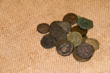 Kings eski kumaş üzerine portreleri ile eski paralar