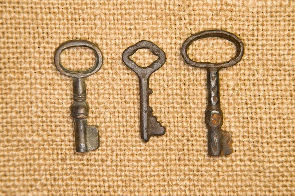 A lot vintage keys from the locks on old cloth — Stock Photo, Image