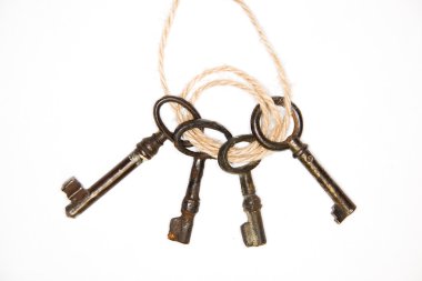 Çok vintage anahtar taşı--dan beyaz bir arka plan üzerinde kilitler