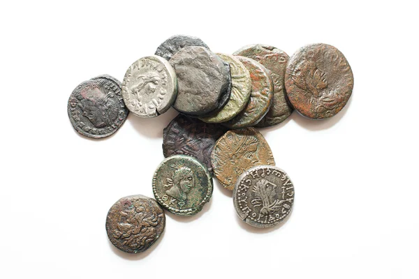 老式硬币与白色背景上的肖像 免版税图库照片