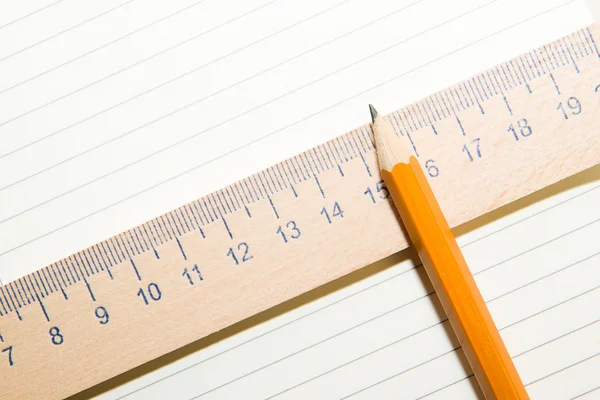 Notepads, crayon et règle en bois sur le vieux tissu — Photo