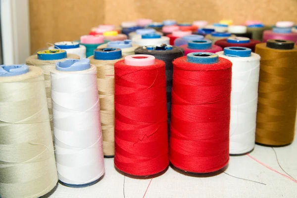 Many reels of  threads standing on the table — Stock Photo, Image