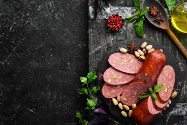 Fıstıklı salam: fıstık ve fındık. Üst Manzara. Kırsal biçim.