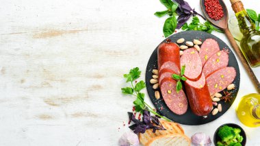 Fıstıklı salam: fıstık ve fındık. Üst Manzara. Kırsal biçim.