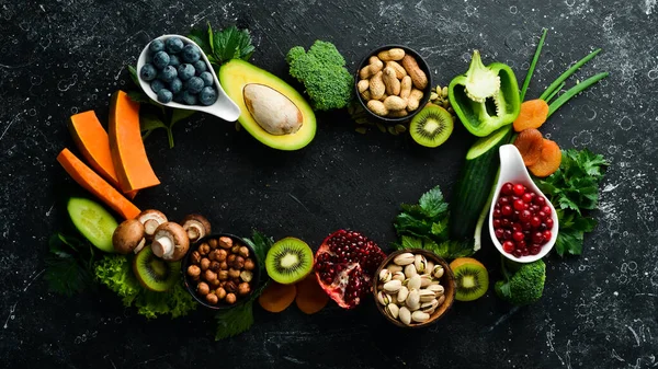 Υγιεινή Τροφή Λαχανικά Και Φρούτα Μαύρο Ξύλινο Φόντο Στο Πάνω — Φωτογραφία Αρχείου