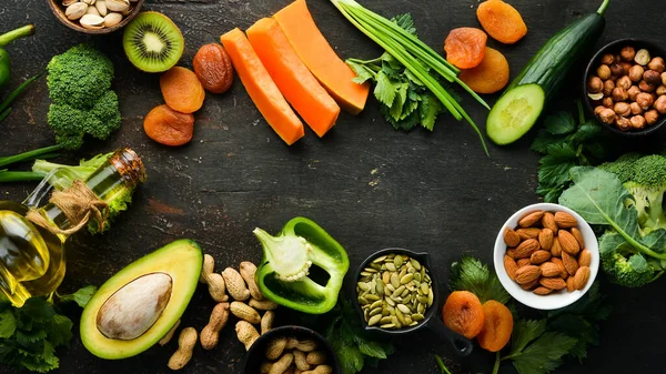 Vitamin Reiche Lebensmittel Kürbis Brokkoli Getrocknete Aprikosen Petersilie Avocado Und — Stockfoto