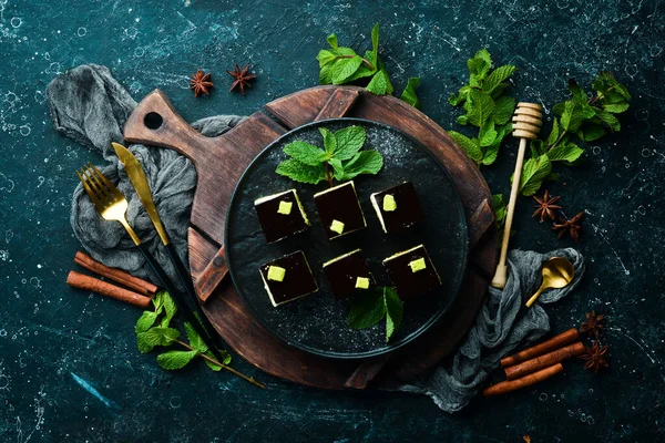 Chocolate Mousse Dessert Opera Black Plate Mint Top View Rustic — 图库照片