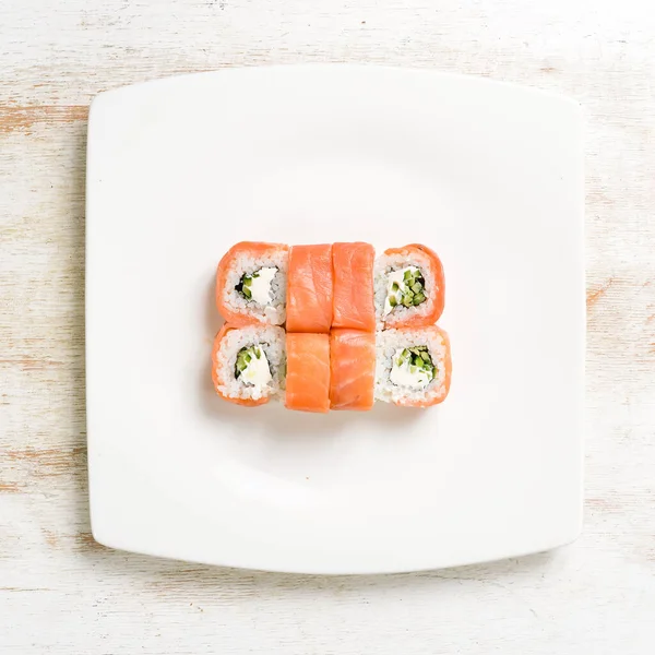 Philadelphia Balıklı Suşi Geleneksel Japon Yemekleri Üst Manzara Beyaz Bir — Stok fotoğraf