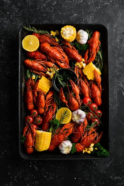 Barbacoa Cangrejo Río Rojo Con Verduras Parrilla Salsa Una Mesa — Foto de Stock