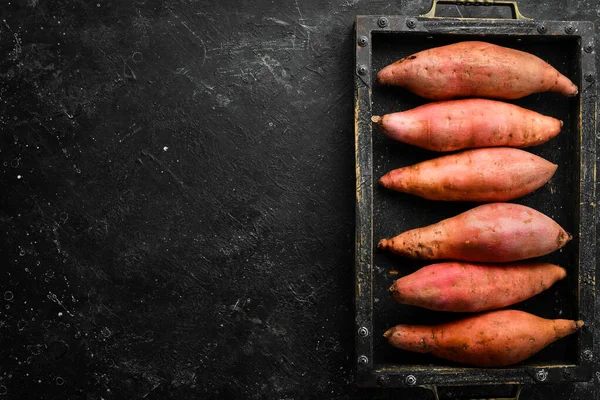 Comida Vegan Batatas Doces Uma Caixa Madeira Vista Superior Espaço — Fotografia de Stock
