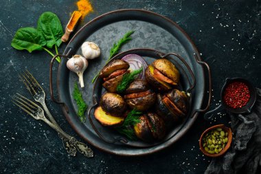 Pastırmalı patates. Şişler. Barbekü menüsü. Üst Manzara. Boş kopyalama alanı.