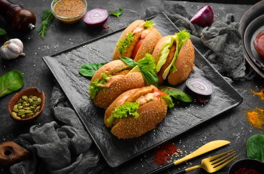 Pirzola ve peynirli sulu burger. Üst Manzara. Boş kopyalama alanı.