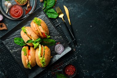 Pirzola ve peynirli sulu burger. Üst Manzara. Boş kopyalama alanı.