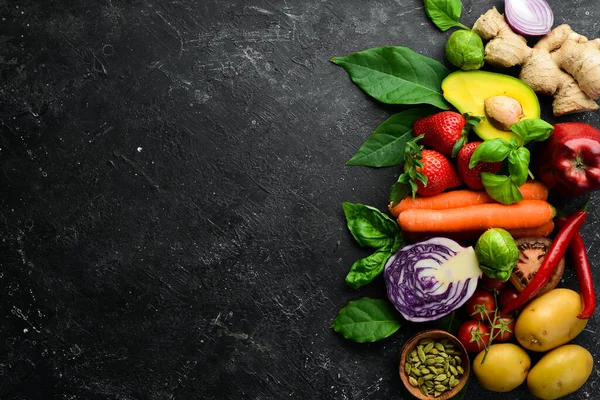 Comida Conjunto Verduras Frutas Frescas Sobre Fondo Piedra Negra Comida — Foto de Stock