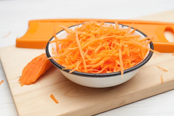 Морковь, тертая морковь — стоковое фото