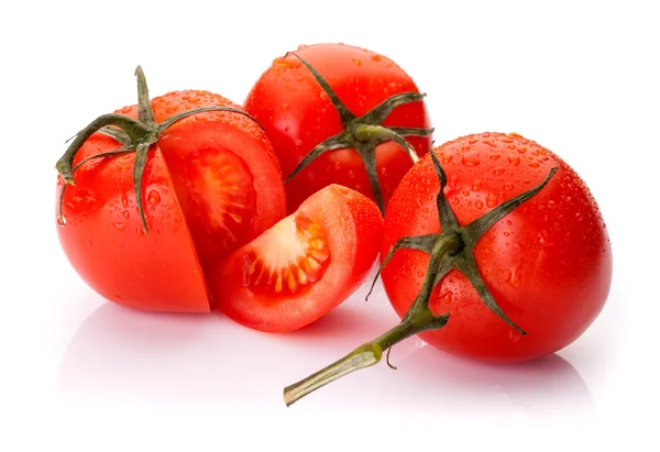 Drei Tomaten gehackt und isoliert — Stockfoto