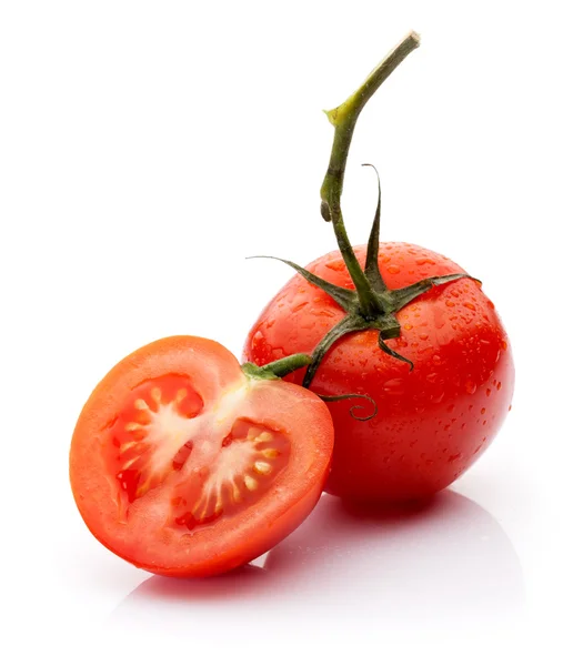 Tomate und die Hälfte auf weißem Hintergrund — Stockfoto