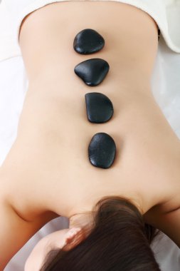 Spa ve rahatlama terapisi alarak kadın