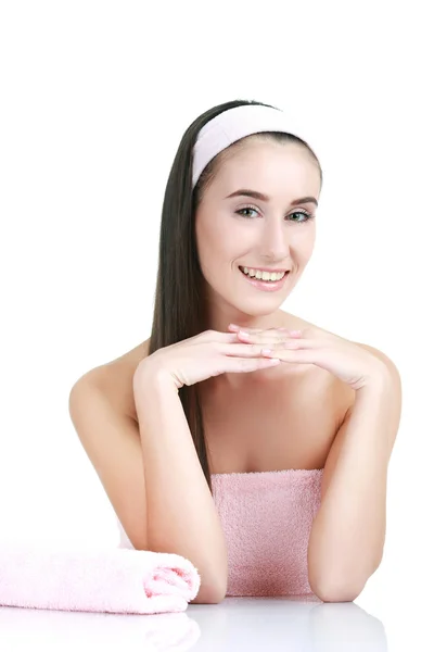 Genç ve sağlıklı kadın üzerinde whiteimage izole spa salonda — Stok fotoğraf
