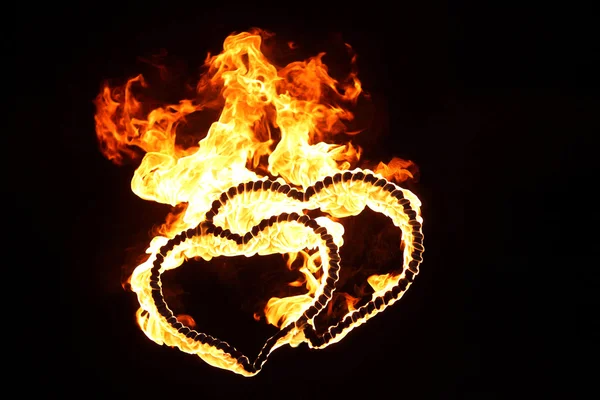 Helles Flammensymbol auf schwarzem Hintergrund — Stockfoto