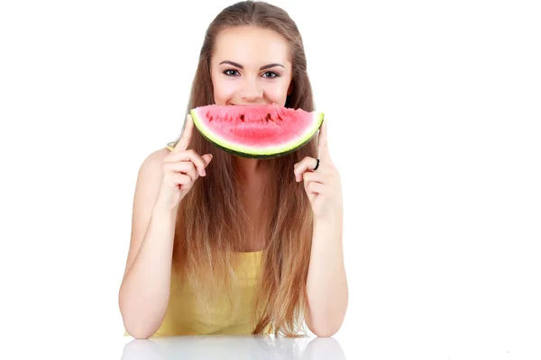 Portret van een lachende jonge vrouw met watermeloen geïsoleerd op wit — Stockfoto