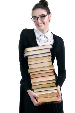 Kitap yığın üzerinde beyaz izole olan kadın