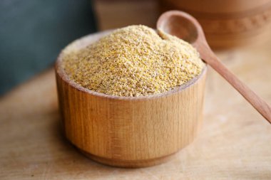 Hardal tozlu kâse manzarası