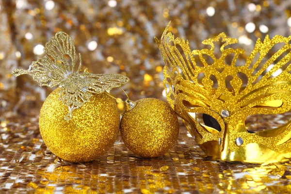Золотые Блестящие Рождественские Шарики — стоковое фото