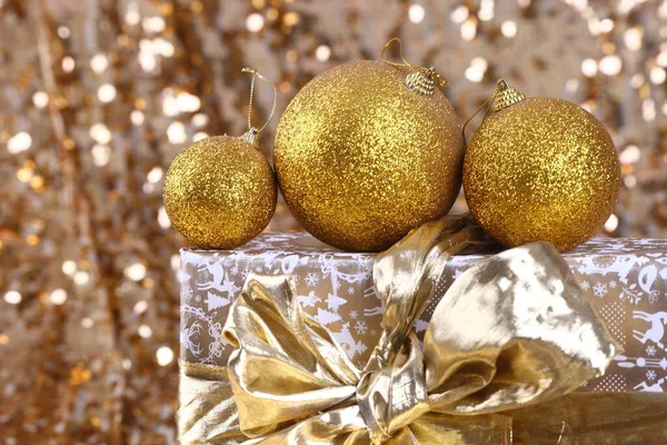 Golden Gift Box Christmas Balls — Stock Photo, Image