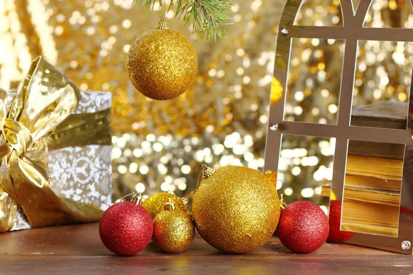 Fond Noël Avec Boules Décorations Sur Table Bois — Photo