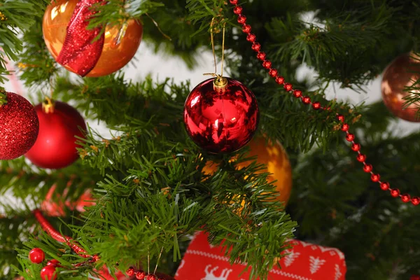 Decoreren Kerstboom Heldere Achtergrond Stockafbeelding