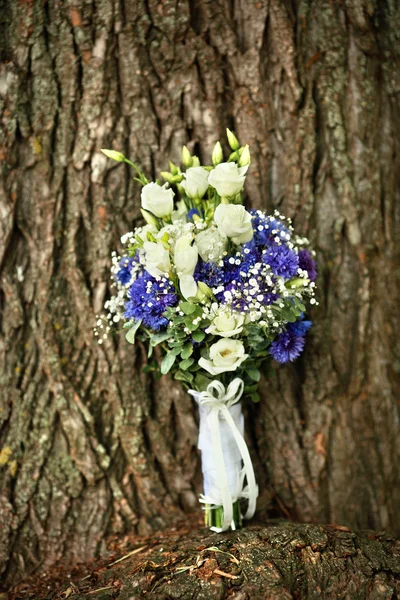 Peygamber ve gül ağacı üzerinde düğün buket — Stok fotoğraf