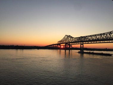 Gündoğumunda Sonbahar Nehrinin Manzarası Güneşli Sabahta Doğa
