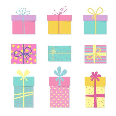 Hediye kutuları seti, düz stile sarılmış renkli hediyeler..