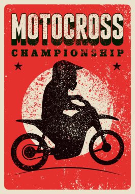 Motokros Şampiyonası tipografik klasik grunge tarzı poster. Motosikletli bir motokros binicisinin silueti. Retro vektör illüstrasyonu.