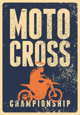 Motokros Şampiyonası tipografik klasik grunge tarzı poster. Motosikletli bir motokros binicisinin silueti. Retro vektör illüstrasyonu.